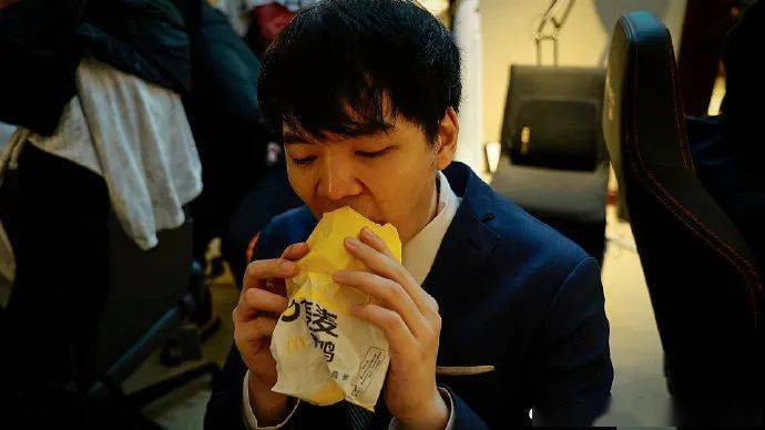 爱游戏体育-Karsa在瑞士队比赛中挺进下一轮，挺进下一轮引发热议！的简单介绍